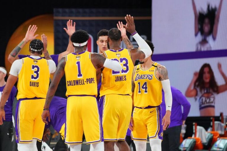 Los Lakers pasan por encima de Miami en la apertura de las Finales