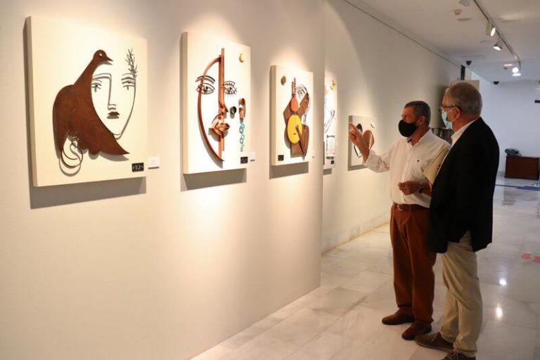 El escultor Manuel Sánchez expone 35 obras en metal en la Sala Vaquero