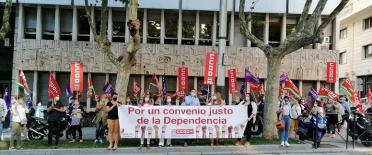 El sector de la dependencia se moviliza en Andalucía para exigir mejoras laborales