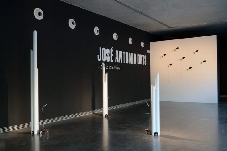 El arte sonoro de Orts llena el MuvIM con 12 de sus obras más representativas