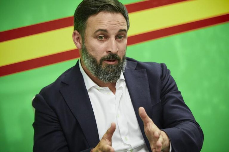 Abascal critica que Sánchez pretenda 