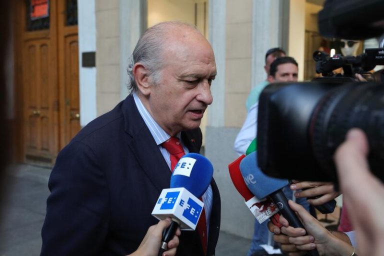 Fernández Díaz niega la autenticidad de los mensajes con Paco Martínez y pide ser desimputado