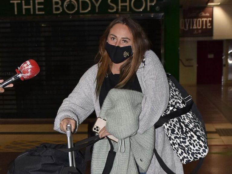 Rocío Flores, impasible ante las millonarias deudas de su madre, Rocío Carrasco