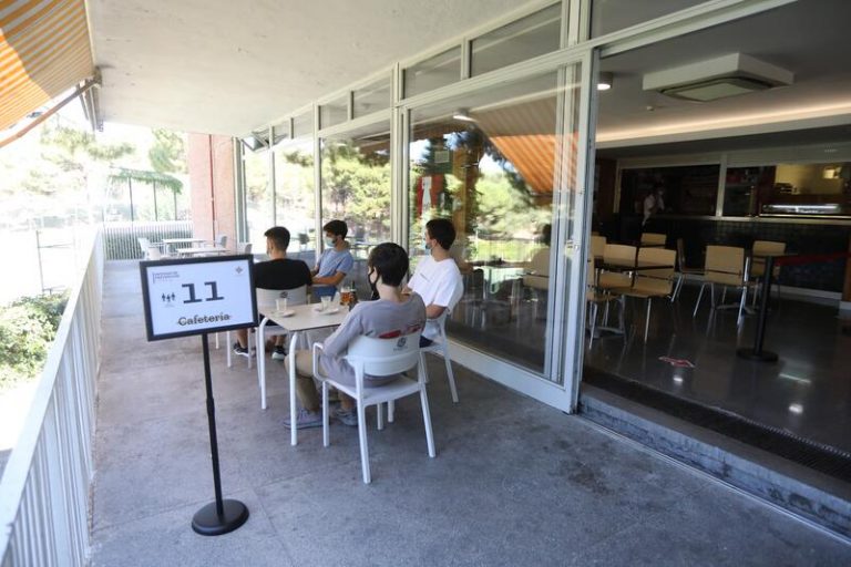 Los colegios mayores advierten: 