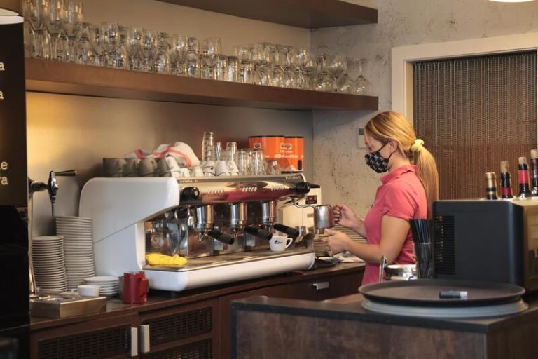 Casi 2,5 millones de personas en España tienen un empleo y son pobres