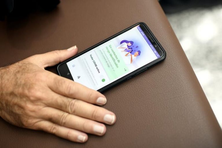 Solo uno de cada diez españoles con 'smartphones' ha descargado Radar Covid
