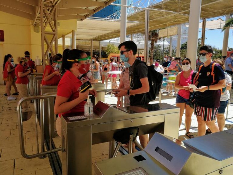 Los parques de atracciones y ocio españoles pierden cerca del 80% de afluencia e ingresos