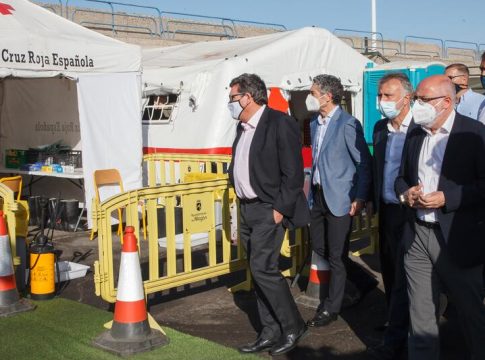 Escrivá estudia abrir un centro de acogida de inmigrantes en El Matorral (Fuerteventura) Escrivá estudia abrir un centro de acogida de inmigrantes en El Matorral (Fuerteventura)