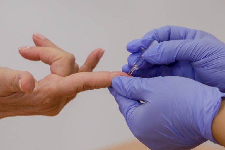 Andalucía suma 23 fallecidos y 2.044 casos en 24 horas