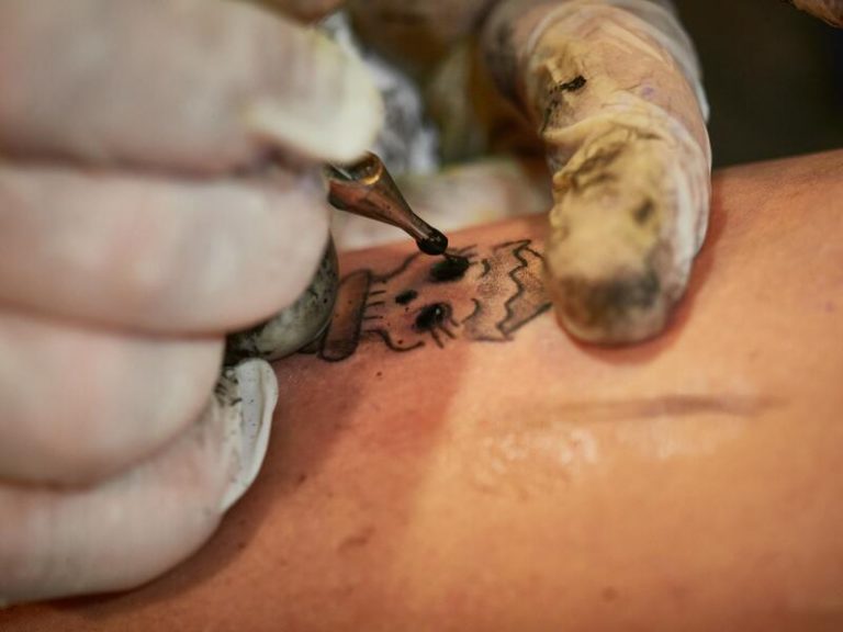 Condenado a cinco años de cárcel el tatuador que abusó de sus clientas