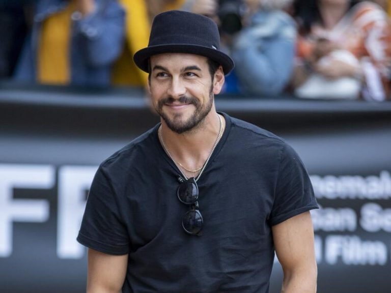 Mario Casas presenta 