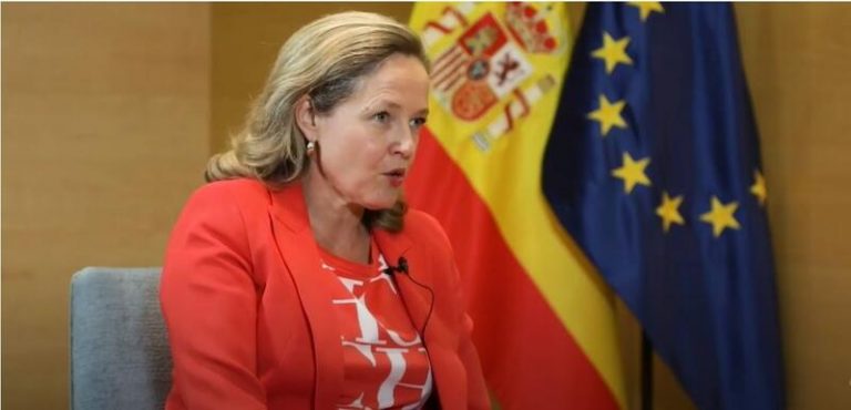 Calviño confía en que se impulse el crecimiento por encima del 7,2% previsto para 2021