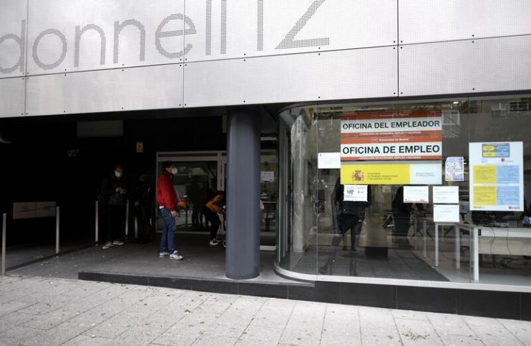 Expertos auguran una subida al 18% del paro en el tercer trimestre, máximo desde 2017