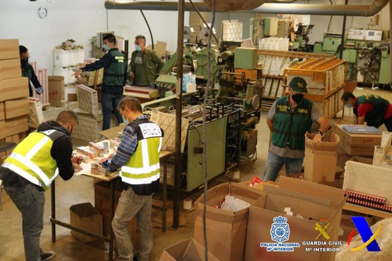 Desmanteladas tres fábricas ilegales que producían más de 18.000 cigarrillos por minuto