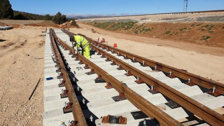 La CNMC pide al Gobierno que compense a Adif por la caída del tráfico ferroviario