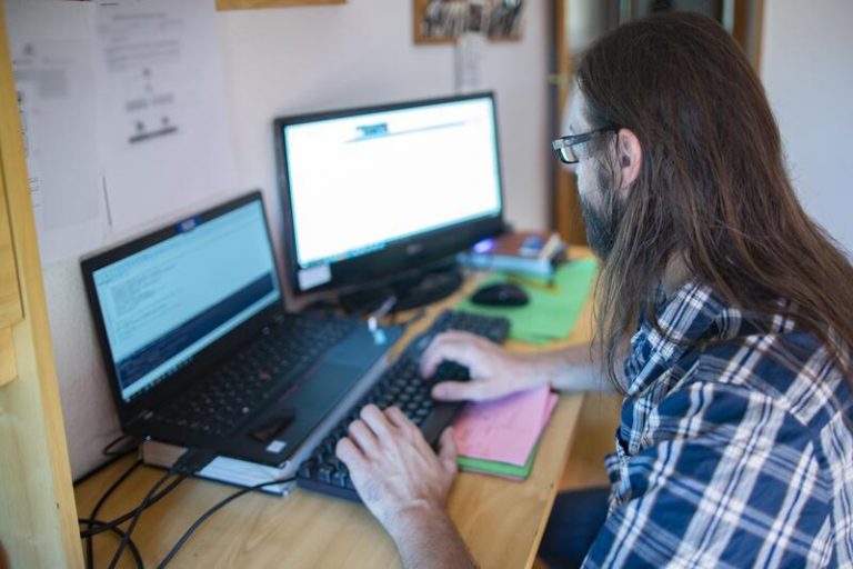 Nueve de cada diez españoles quieren poder elegir entre trabajo a distancia y presencial