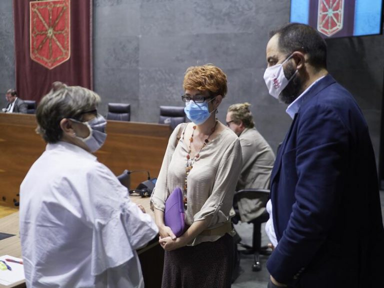 El Parlamento navarro rechaza retirar la Medalla de Oro al Rey Emérito