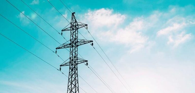 El precio de la luz cae un 17% en lo que va de octubre arrastrado por la caída en la demanda