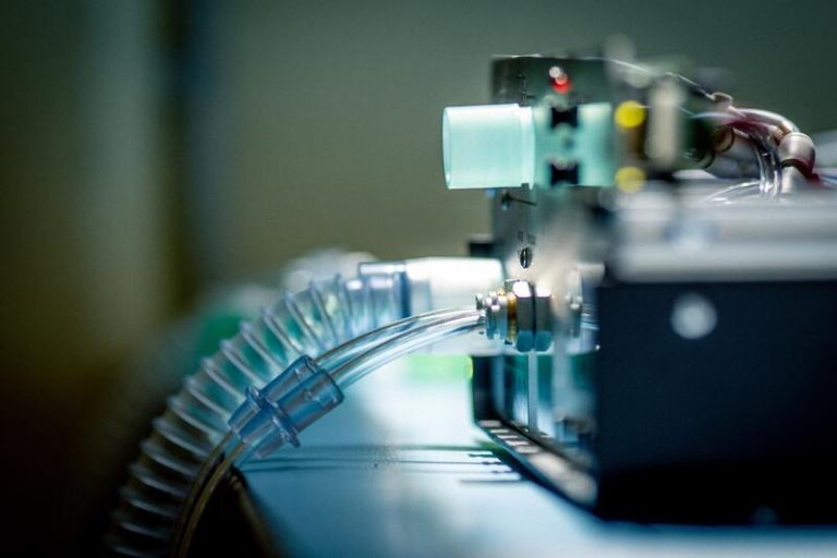 Sanidad notifica 38.273 nuevos casos y 484 muertes más, menos que el fin de semana anterior