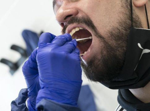 Aumenta la tasa rebrote en Cataluña, que registra 3.418 casos y 17 fallecidos más Aumenta la tasa rebrote en Cataluña, que registra 3.418 casos y 17 fallecidos más