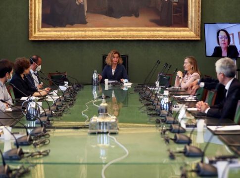 La subida de sueldo de los diputados, en el aire tras congelarse el de los senadores La subida de sueldo de los diputados, en el aire tras congelarse el de los senadores