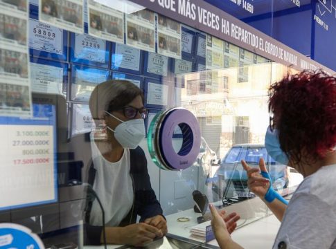 Vendedores alertan de que peligran 1.200 millones en cupones del sorteo de Navidad Vendedores alertan de que peligran 1.200 millones en cupones del sorteo de Navidad