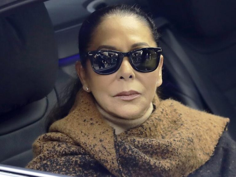 Isabel Pantoja, fuera de sí, desmiente un distanciamiento con su hijo Kiko Rivera