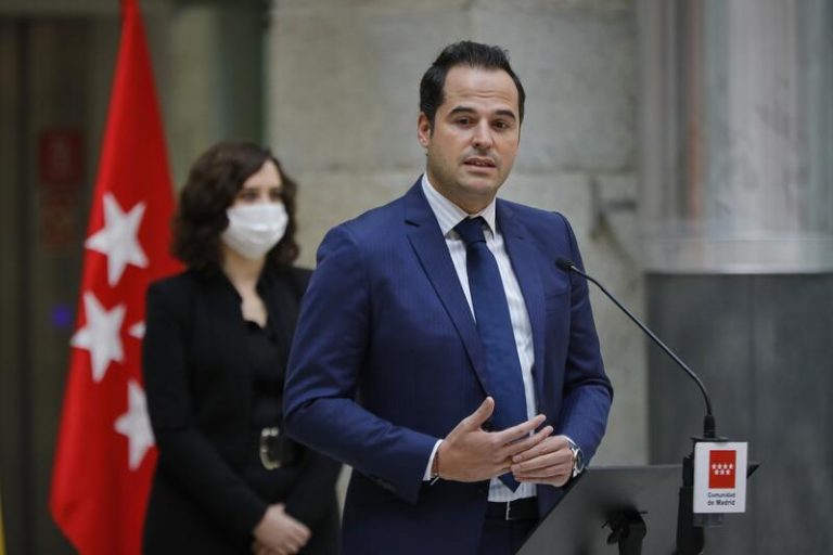 Vox califica a Aguado de 