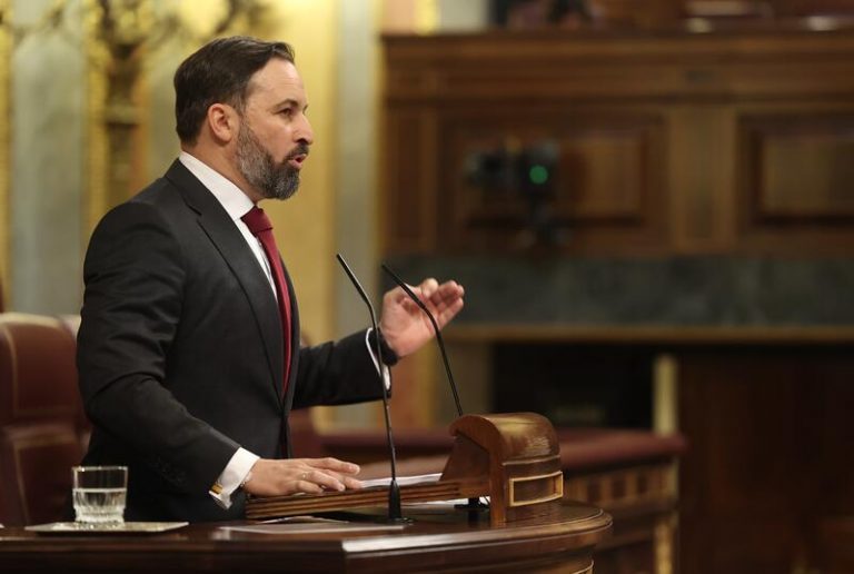 Abascal pide eliminar los 17 parlamentos autonómicos y echar a los diputados independentistas