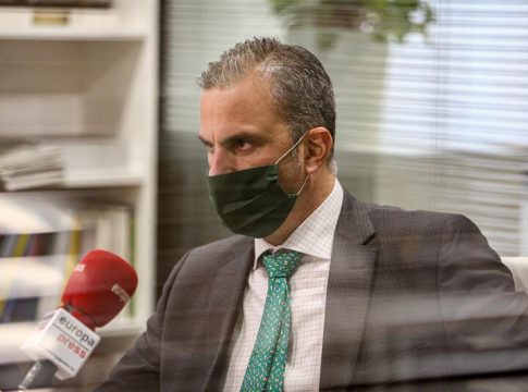 Smith teme que prospere una moción de censura en Madrid con la Smith teme que prospere una moción de censura en Madrid con la