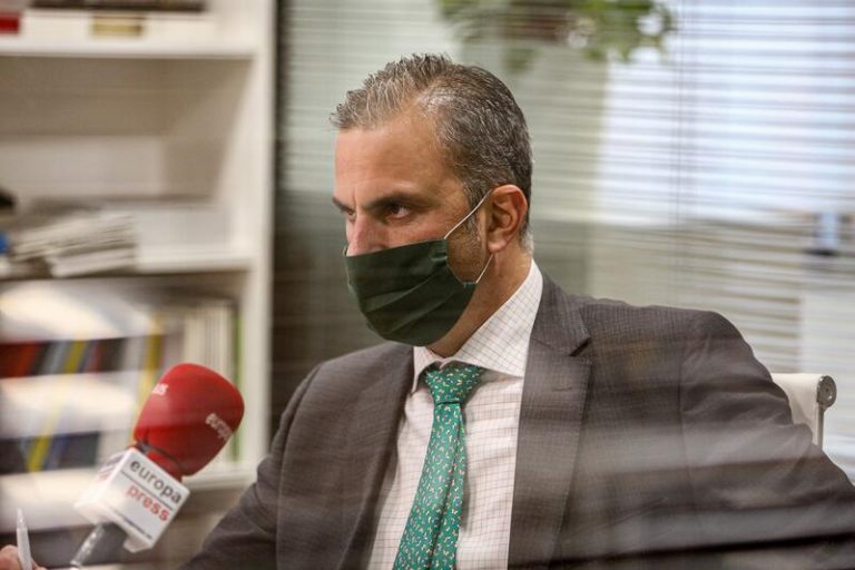 Smith teme que prospere una moción de censura en Madrid con la 