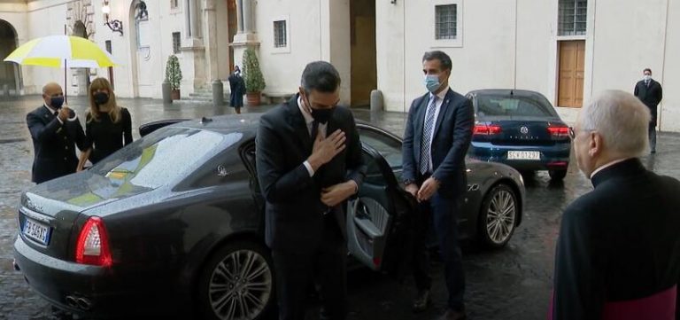 El Papa se reúne con Sánchez en el Vaticano cerca de 35 minutos