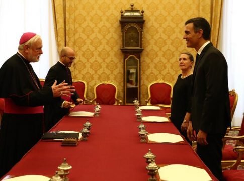 El Vaticano ensalza la El Vaticano ensalza la