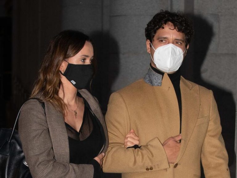 Miguel Abellán y su pareja, Beatriz Sains de Miera, pasan una noche de amor en el Teatro Real