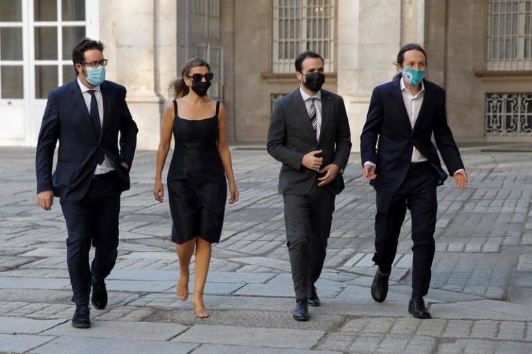 Iglesias y ministros de Podemos celebran que Chile deje atrás la Constitución de Pinochet