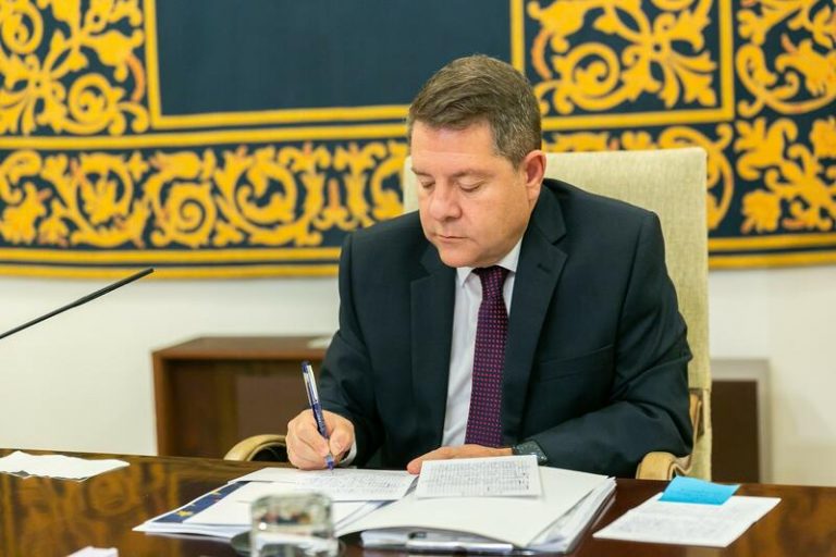 Page reprocha a Aragonés que utilice la reunión para reivindicar un referéndum