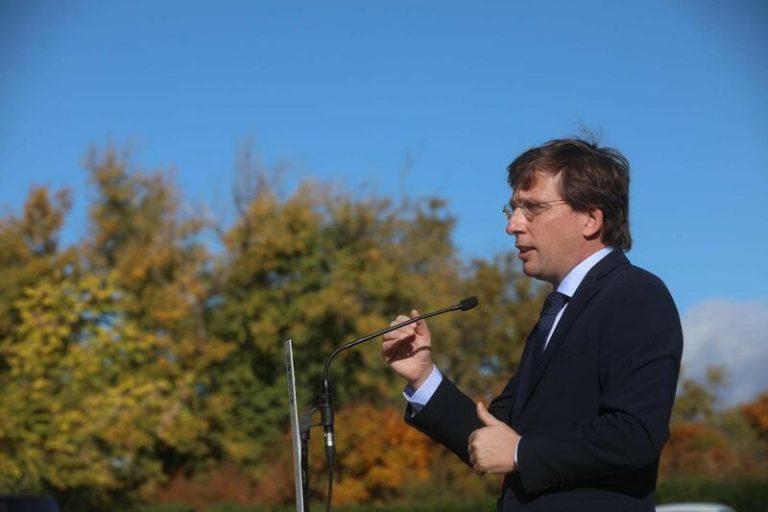 Almeida insta a Sánchez a dejarse de 