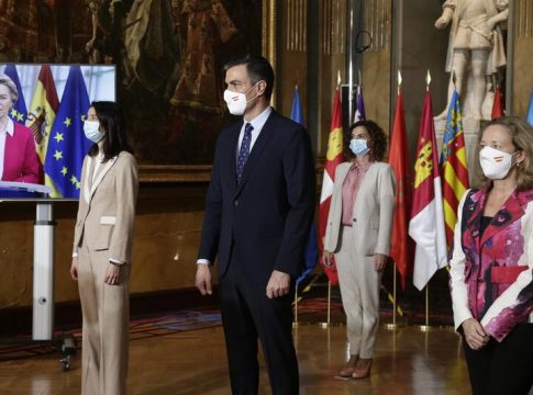 Von der Leyen pide a CCAA trabajar Von der Leyen pide a CCAA trabajar