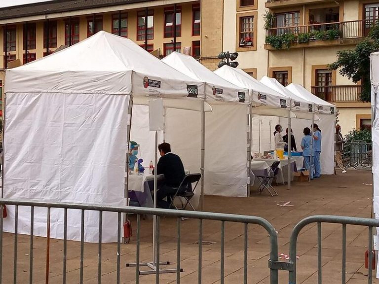 Euskadi entra en 'alerta roja' tras alcanzar 527,05 contagios por cada 100.000 habitantes