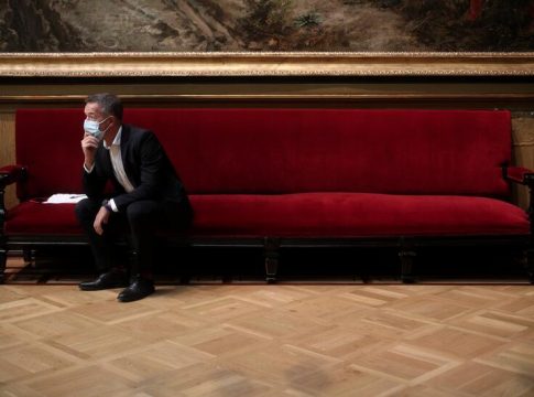 El PSOE insta a Casado a El PSOE insta a Casado a