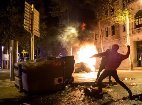 Guardia Civil lanza una operación con detenciones contra Tsunami Democrátic Guardia Civil lanza una operación con detenciones contra Tsunami Democrátic