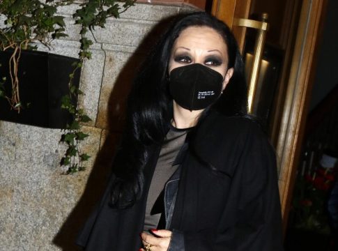 Alaska, en su mejor momento profesional como presentadora de 'Cine de Barrio' Alaska, en su mejor momento profesional como presentadora de 'Cine de Barrio'