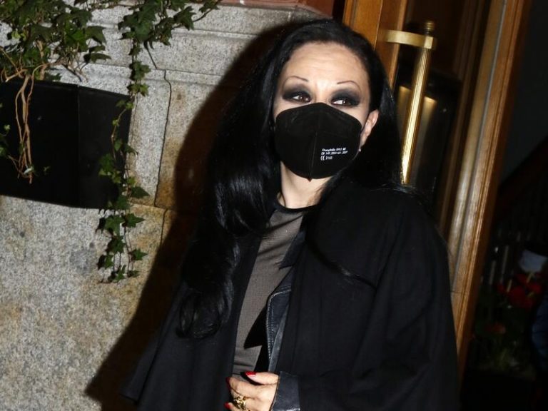 Alaska, en su mejor momento profesional como presentadora de 'Cine de Barrio'