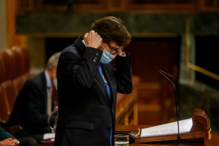 Illa defiende a Simón tras críticas de Abascal: 