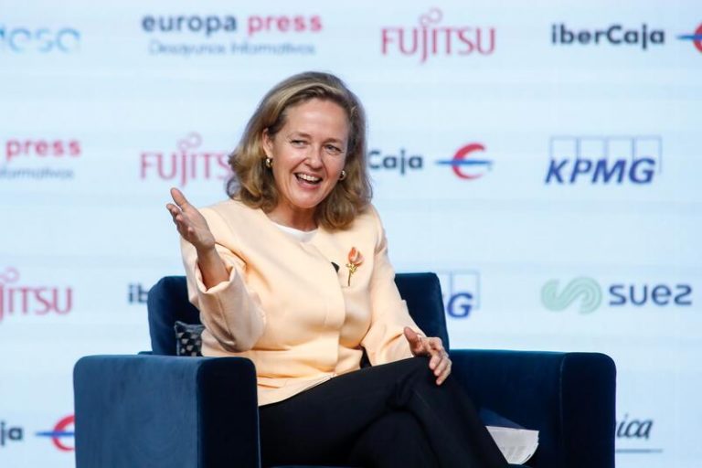 Calviño ve datos del PIB como una buena base para la reactivación, pero alerta de la incertidumbre