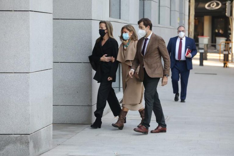 La mujer de Bárcenas recoge en la AN su orden para entrar en prisión por el 'Gürtel'