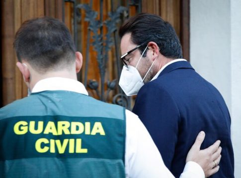 En libertad 9 detenidos por presunto desvío de fondos al independentismo tras pasar ante el juez En libertad 9 detenidos por presunto desvío de fondos al independentismo tras pasar ante el juez