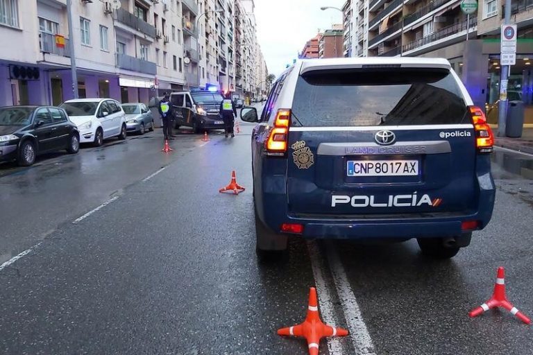 Muere un varón de unos 30 años hallado con dos heridas de arma blanca en Puente de Vallecas