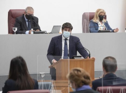 López Miras anuncia un plan para ampliar en 500 las camas hospitalarias y triplicar las de UCI López Miras anuncia un plan para ampliar en 500 las camas hospitalarias y triplicar las de UCI