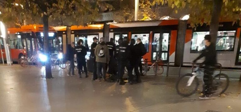 Detenidas 5 personas en Zaragoza tras una protesta negacionista contra el toque de queda